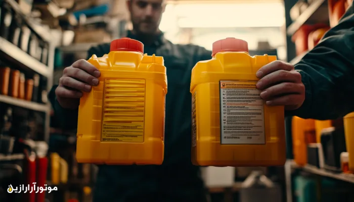 مردی در حال مقایسه دو بطری زرد روغن موتور در فروشگاه قطعات خودرو