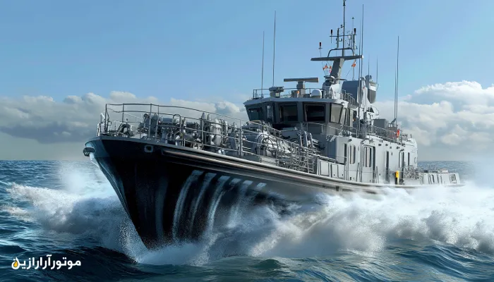 شناور پرسرعت در حال حرکت در دریای نسبتاً مواج