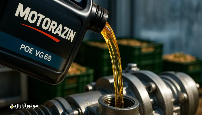 کلوزآپ روغن کمپرسور POE در حال تزریق موتور آرا رازین – انتخاب دقیق روغن صنعتی در راور برای سردخانههای پسته و سیستمهای R404A