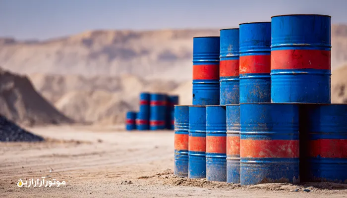 بشکههای روغن صنعتی موتورازین در کارگاه عمرانی هویزه با نور روز روشن