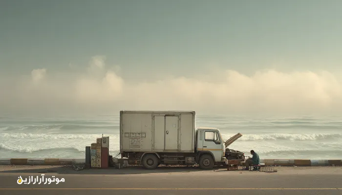 کنترل سطح روغن موتور کامیون یخچالی در مسیر ساحلی دیر–کنگان.روغن موتور دیر