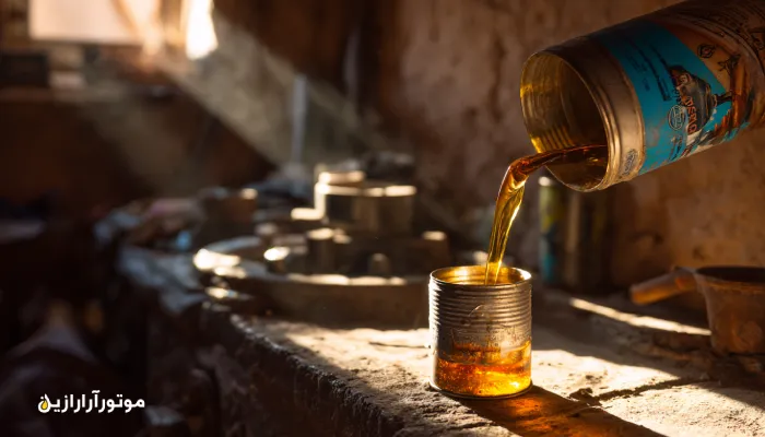 ترکیب دو جهان — سنت و مدرنیته؛ دیوار کاهگلی و ابزار بومی در کنار بستهبندی مدرن موتورازین، بیانگر پیوند تکنولوژی با زندگی واقعی مردم منطقه.. روغن موتور بشرویه